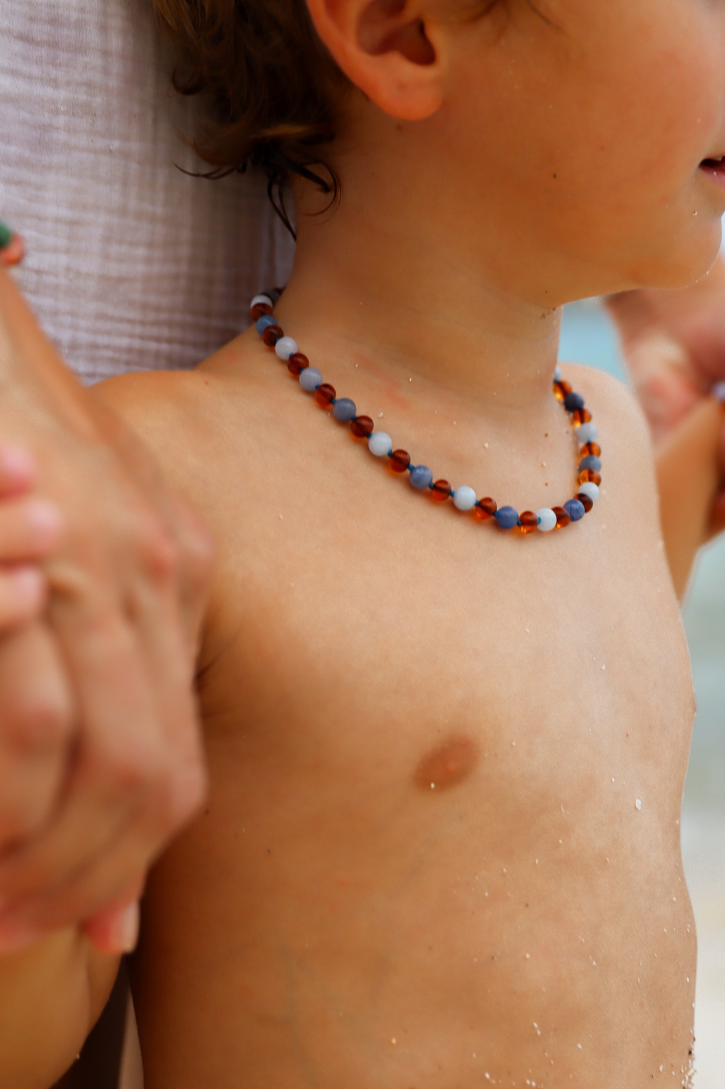 LA LUNA AMBER KIDS NECKLACE - BLUE