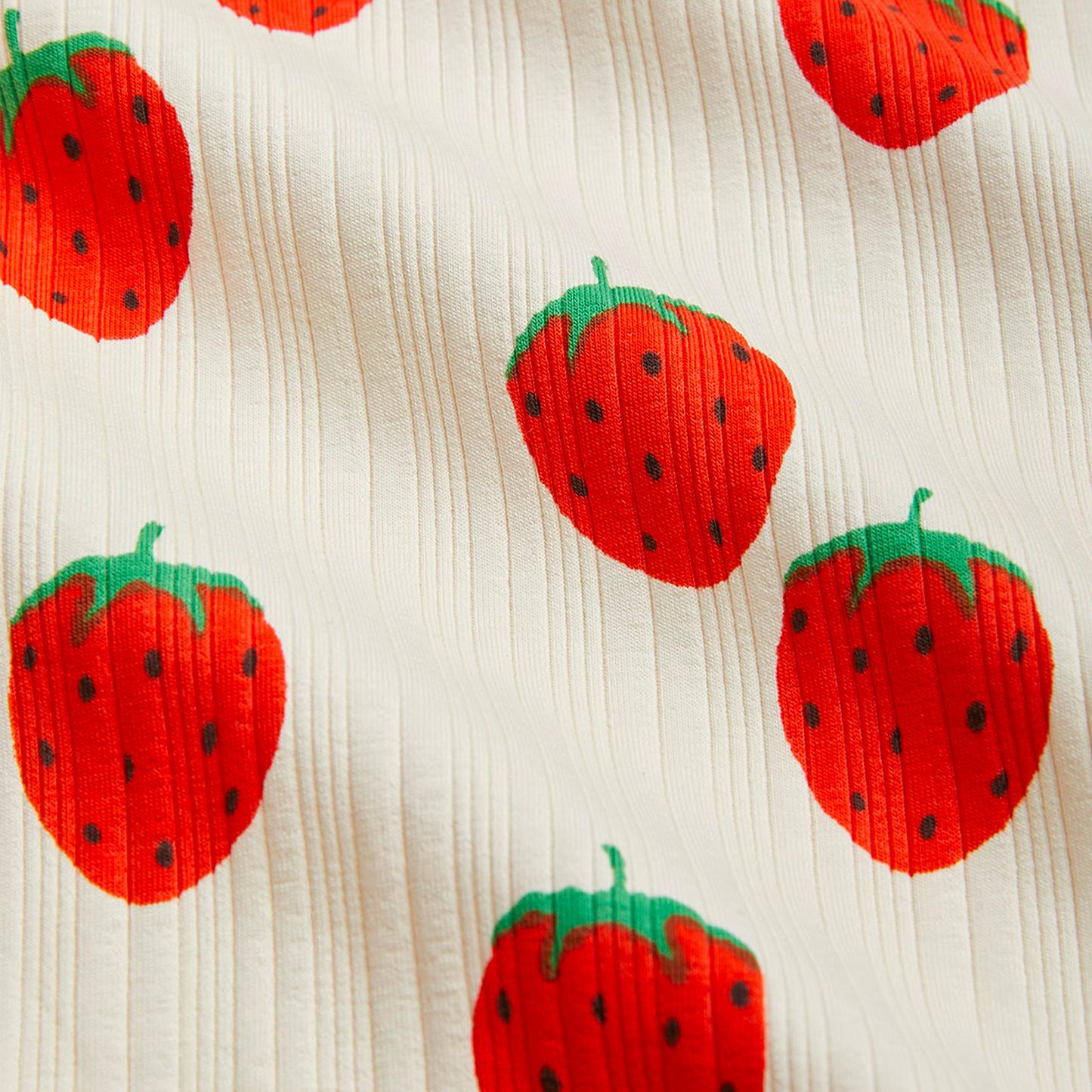 STRAWBERRIES TRUMPET TEE