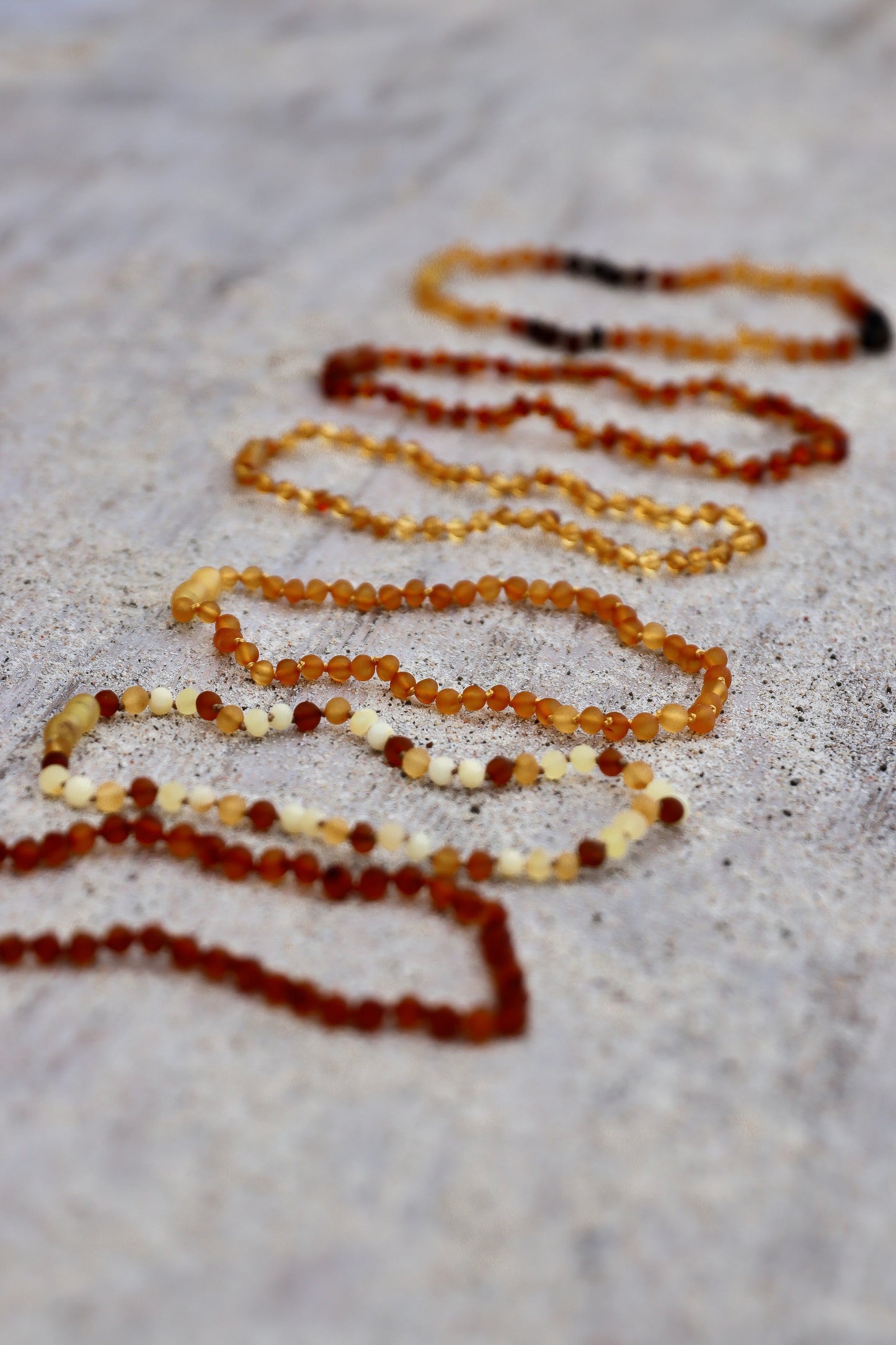 LA LUNA AMBER BABY NECKLACE - RAW HONEY
